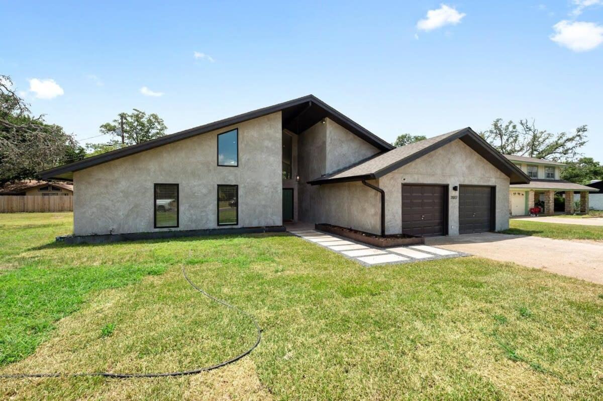 New Contemporary South Austin Manor Villa Exterior photo